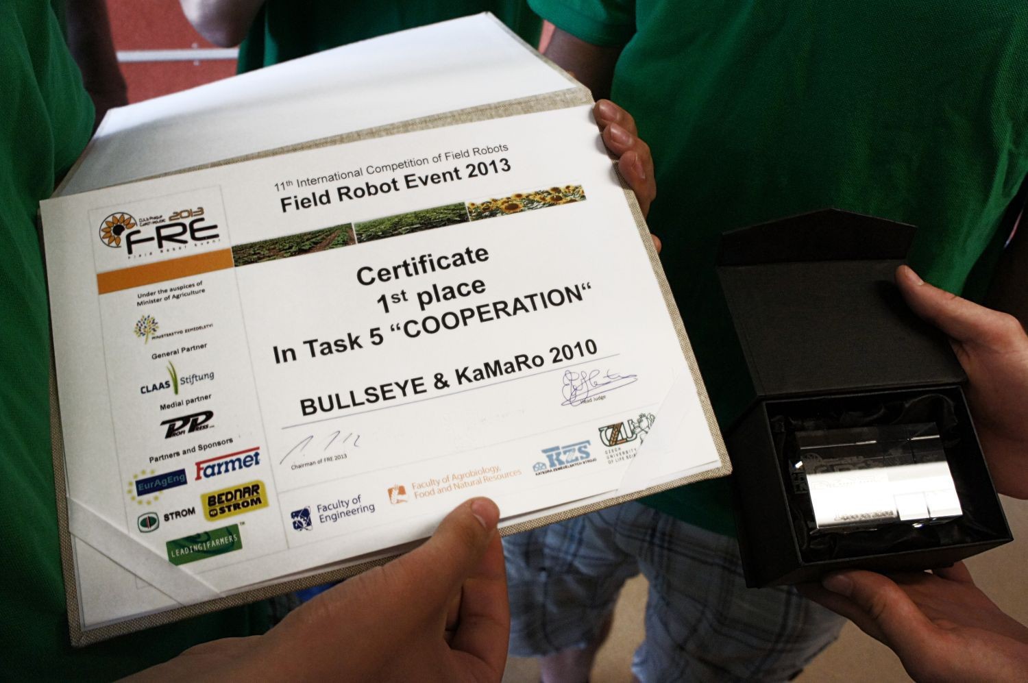 Zu sehen ist die Urkunde über den 1. Platz in Task 5 Cooperation zusammen mit Team Bullseye