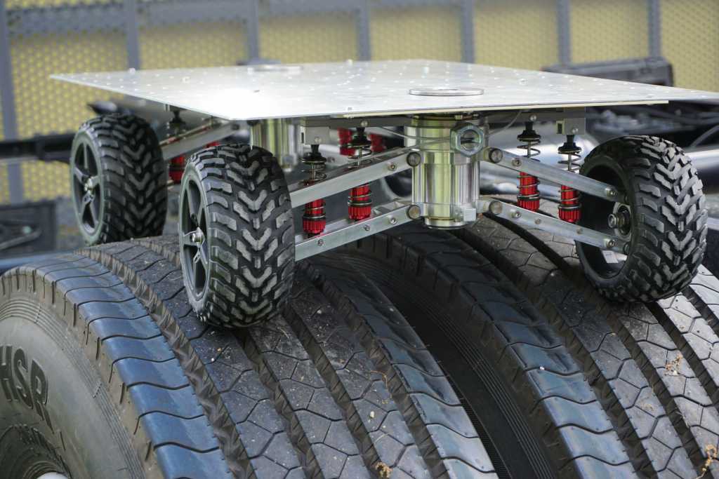 der Anhänger auf Reifen