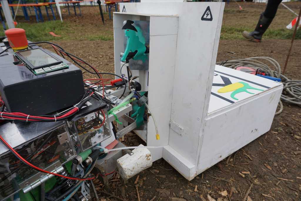 Beteigeuze angedockt an der Ladestation