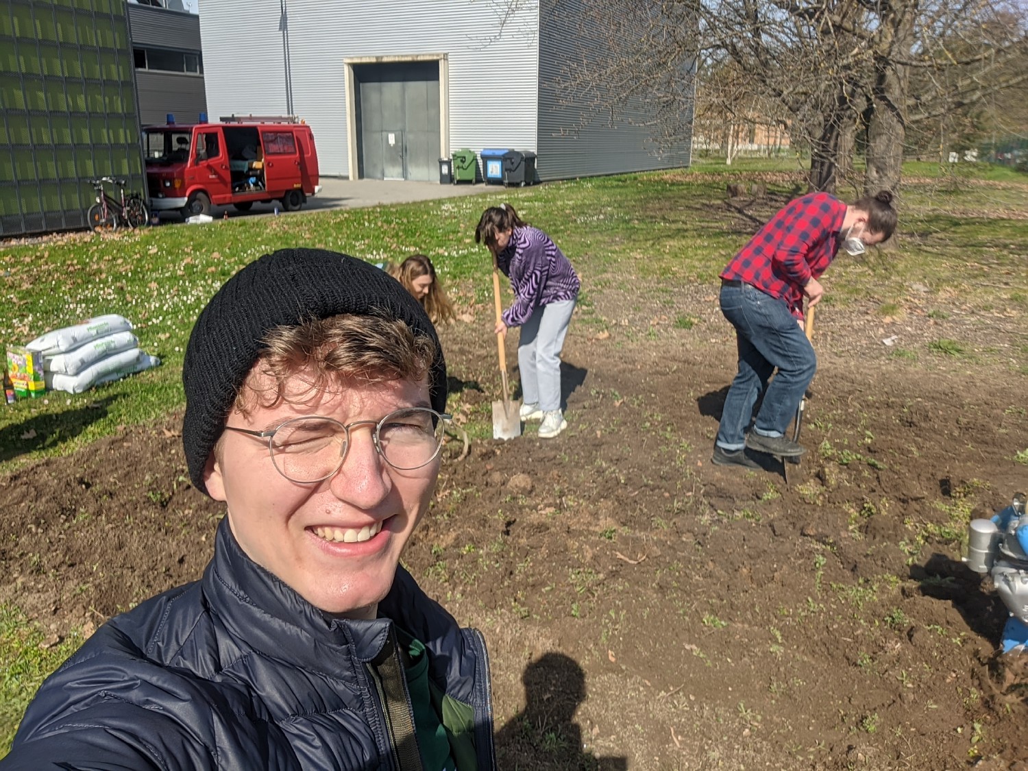 Leon takes a selfie with working Kamaros in the background